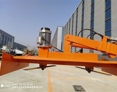 高速(su)公路(lu)綠籬(li)修剪(jian)機1